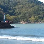 Pereque Açu, 200 m. praia. Aconchegante e espaçoso